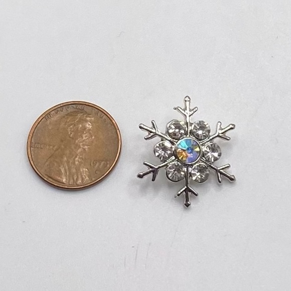 Silver Pearls Snap Jewelry Bracelet w/ Holiday Snowflake Snap SMALL Wrist NWT - Picture 3 of 9